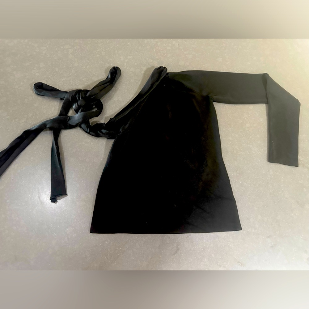 Gucci Sweater Medium asymmetrical with pretty bow or knot styled shoulder